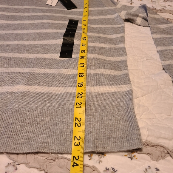 Banana Republic Crew-Neck Sweater - Picture 3 of 5